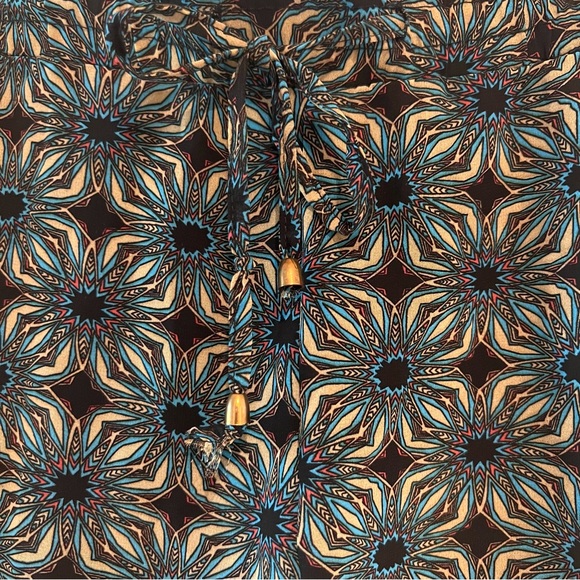 Graphic patterned silky short shorts with tie waist LIKE NEW CONIDITON - Picture 2 of 5